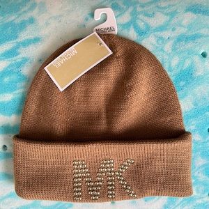 MKKGHLB Michael Kors Knit Gold Hardware Logo Beanie
